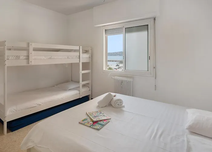 Mar-y-nan Family - Happy Menton